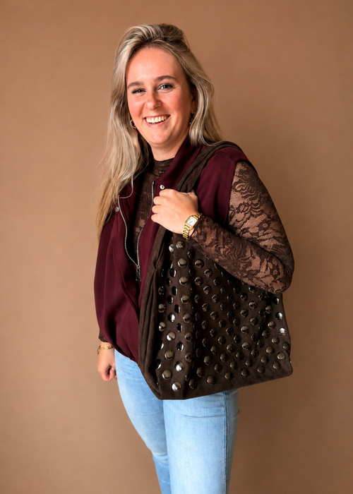 Bruine schoudertas met studs
