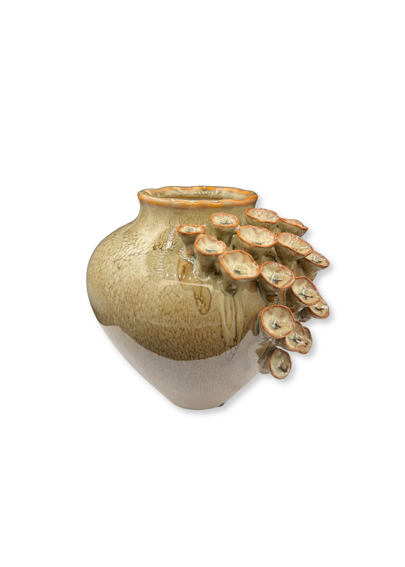 Decoratieve keramieken vaas met bloemendetails