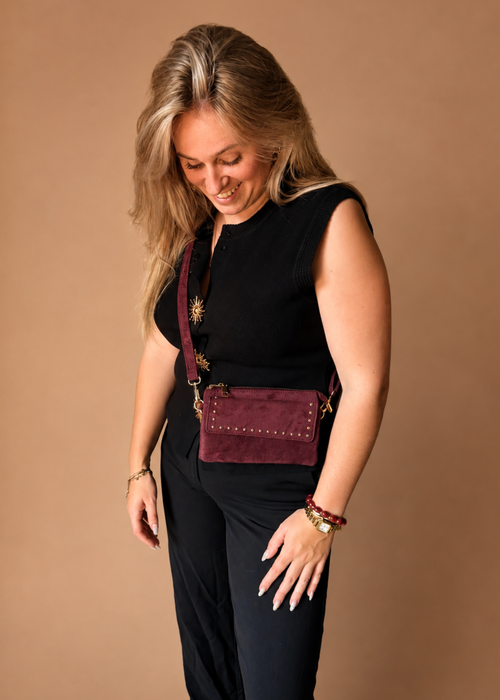 Bordeauxrode crossbody tas met gouden studs