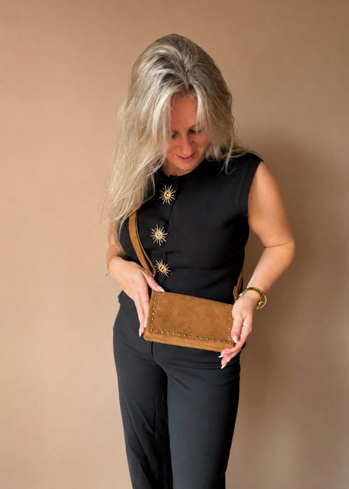 Camel crossbody tasje met gouden studs