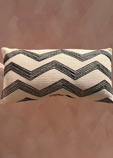 Light & Living Sierkussen Zigzag – Beige/Zwart | 30 x 50 cm