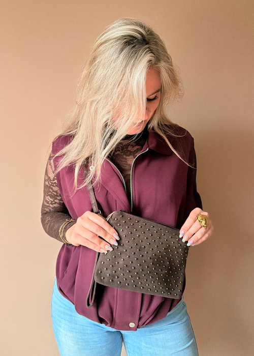 Bruine crossbody tas met studs