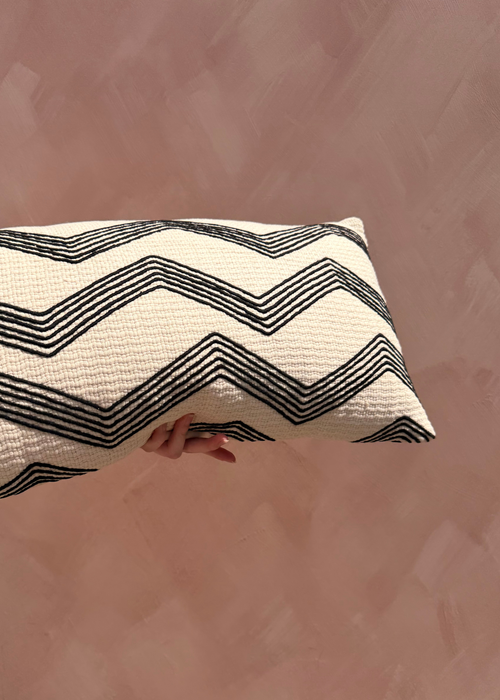 Light & Living Sierkussen Zigzag – Beige/Zwart | 30 x 50 cm