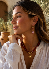 Dottilove statement oorbellen met zonbedel – Rood/Goud