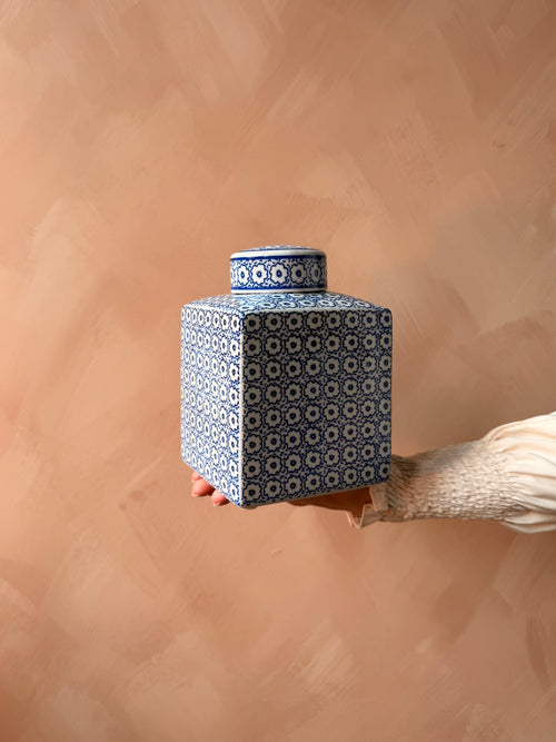 Decoratiepot – blauw-wit bloemenpatroon