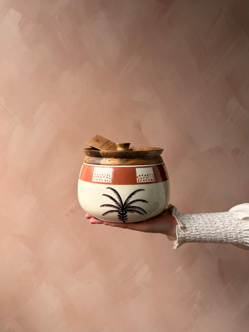 Handgemaakte wooden canister