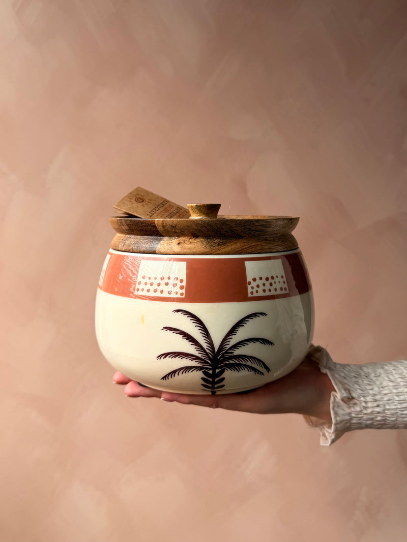 Handgemaakte wooden canister