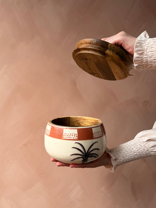 Handgemaakte wooden canister