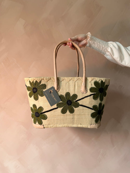 Strandtas met geborduurde bloemen