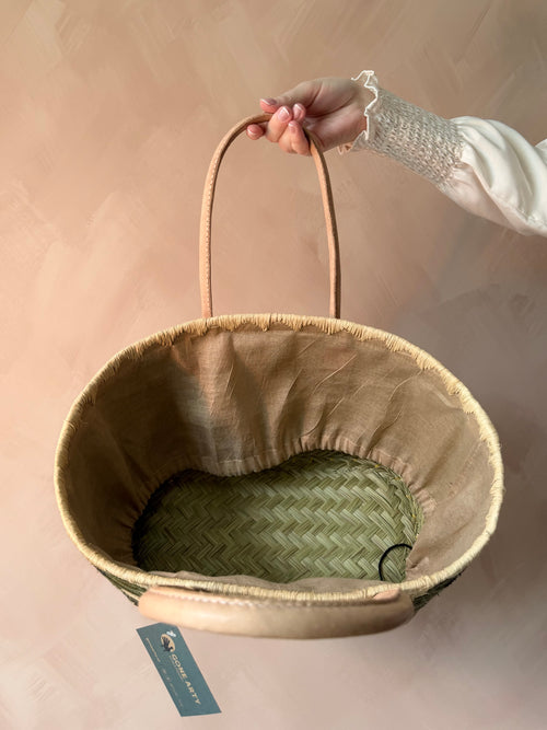 Strandtas met geborduurde bloemen