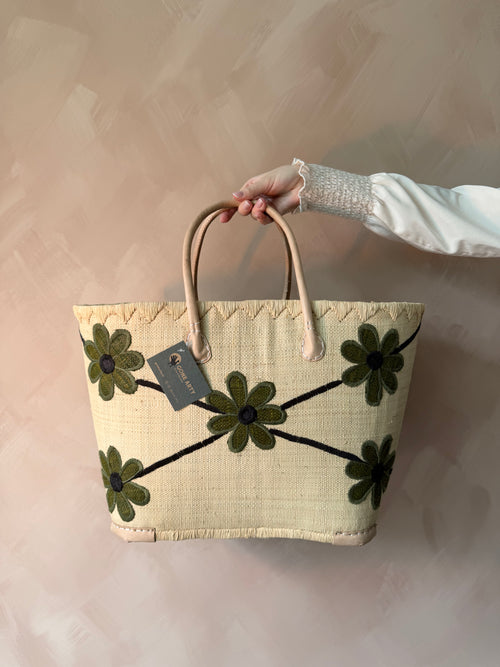 Strandtas met geborduurde bloemen