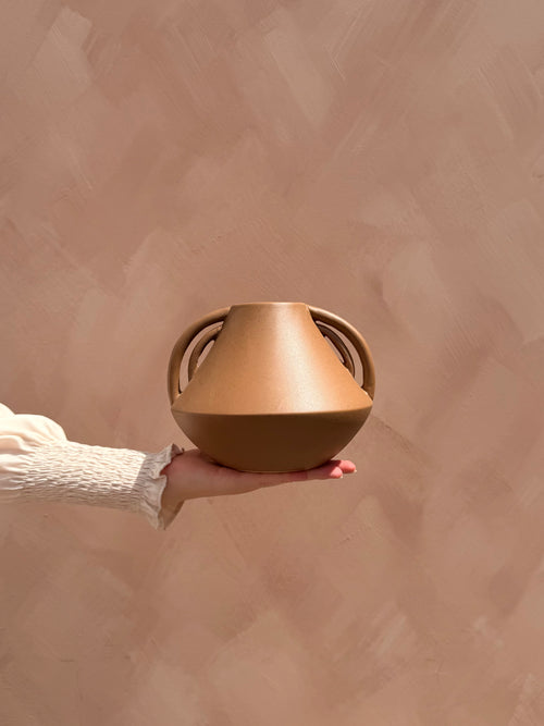 Vaas - terracotta met organische handgrepen