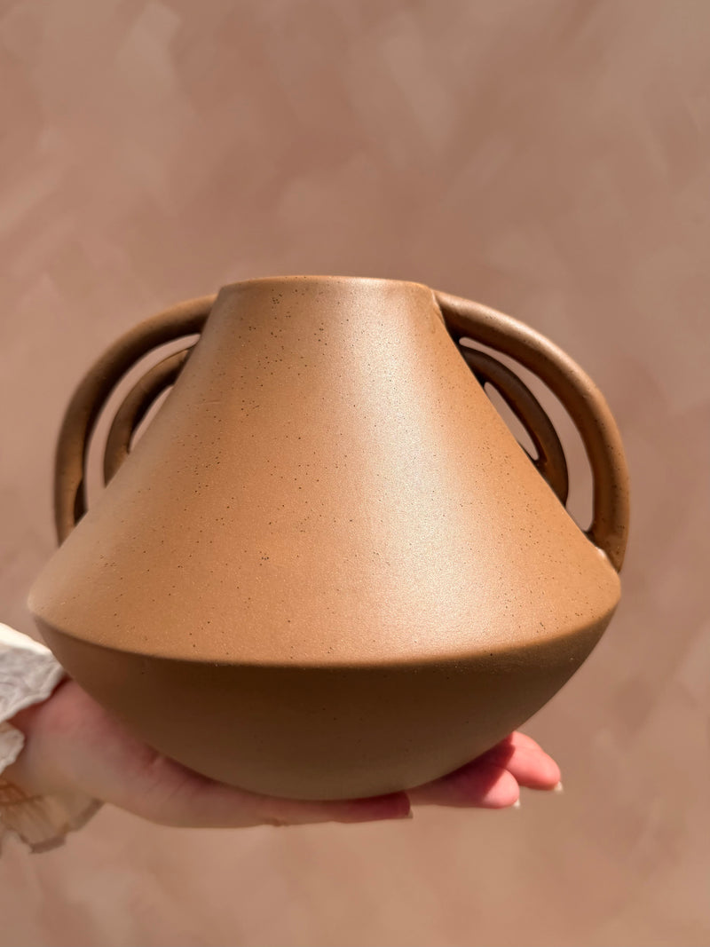 Vaas - terracotta met organische handgrepen